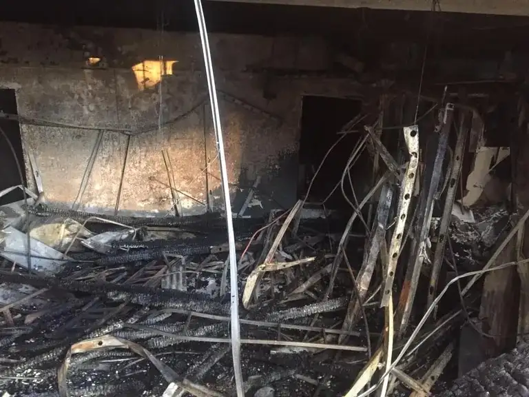 Un voraz incendio en un edificio turístico de Bariloche dejó casi mil evacuados y cuatro heridos graves