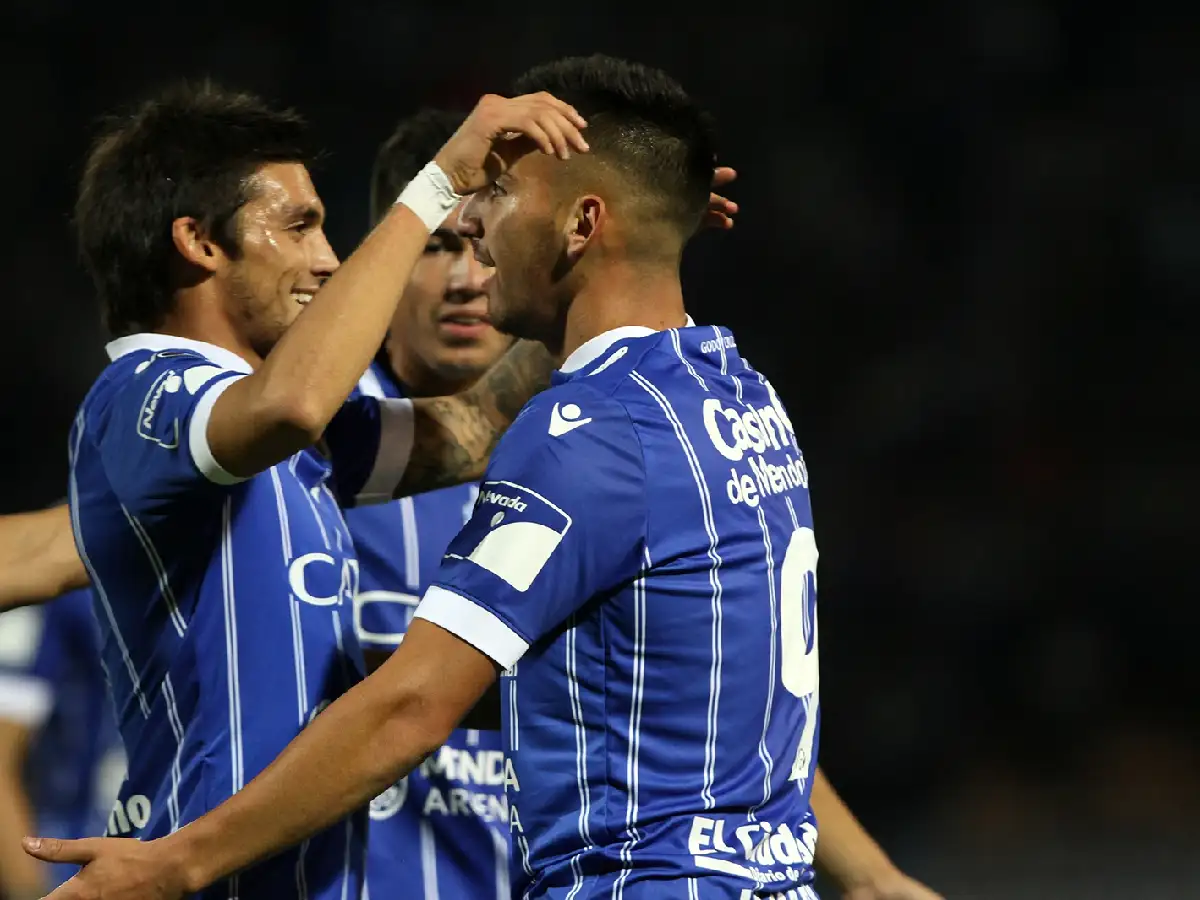 Ganó y lidera