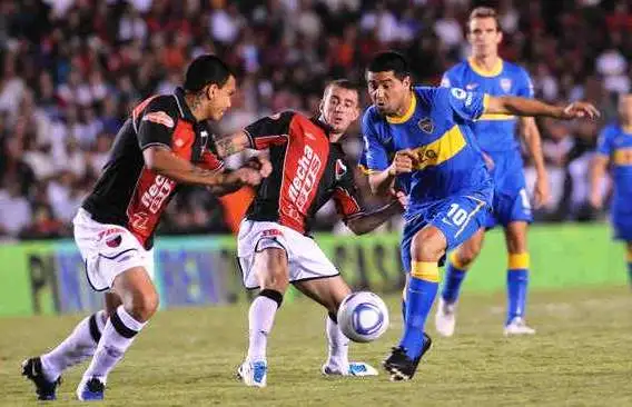 Colón visita a Boca desde las 18.15