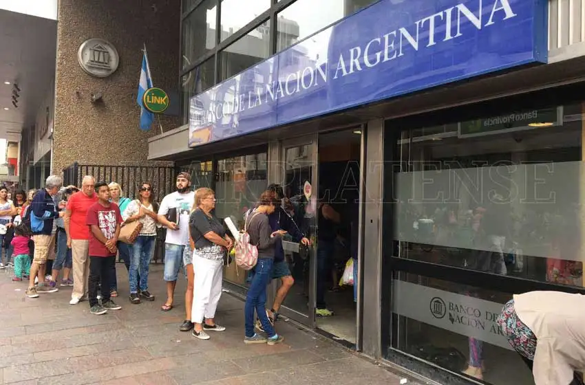 El lunes reabren los bancos al público, pero con atención por turnos on line