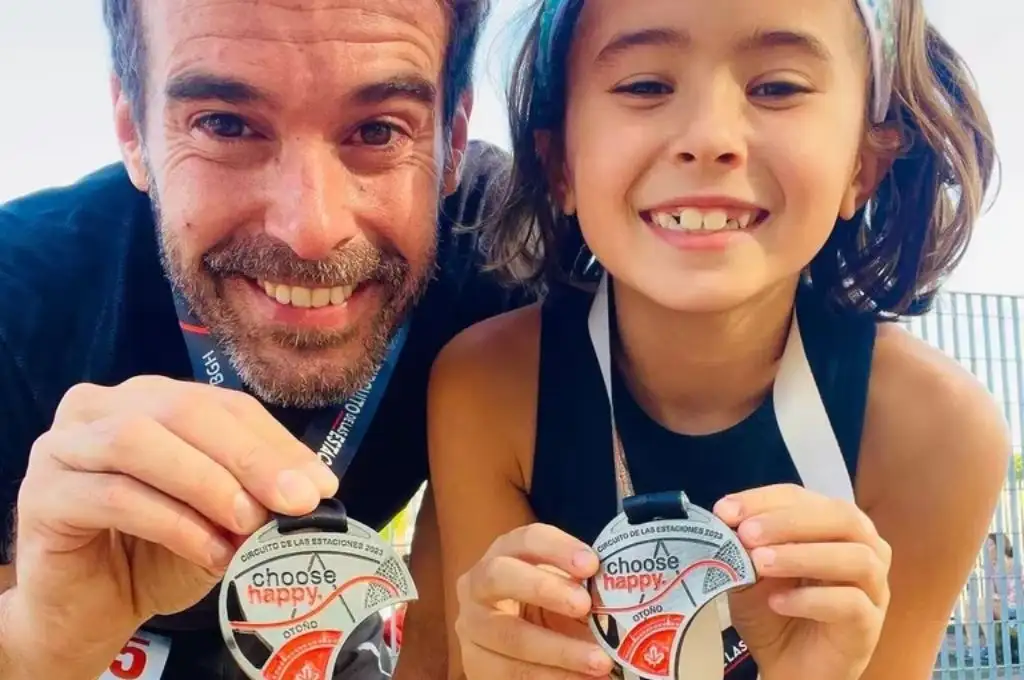 La felicidad de Nicolás Cabré y su hija Rufina tras vivir su primera maratón juntos