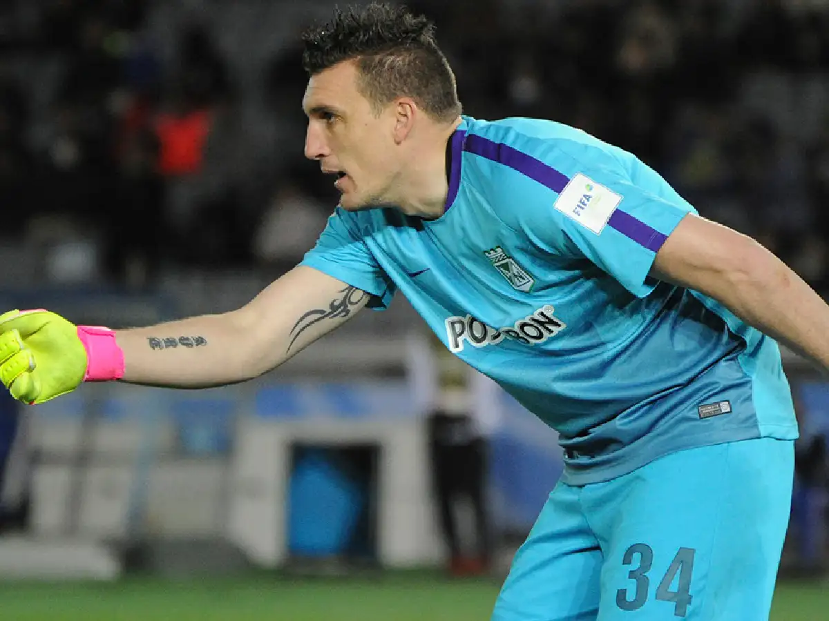 River hizo una oferta por Armani