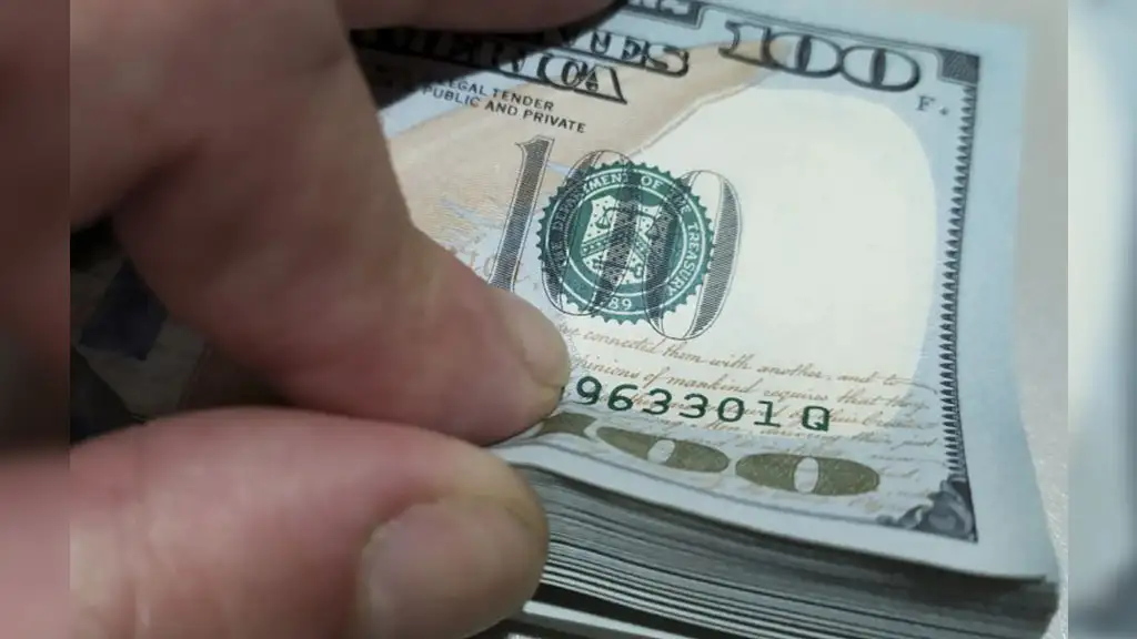 El dólar bajó en todas sus variantes