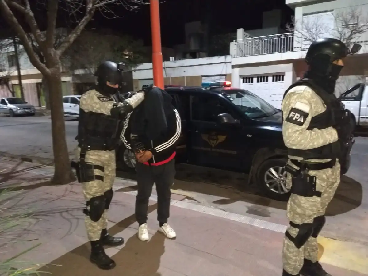 Arroyito: detuvieron a dos hombres por “delivery” de drogas
