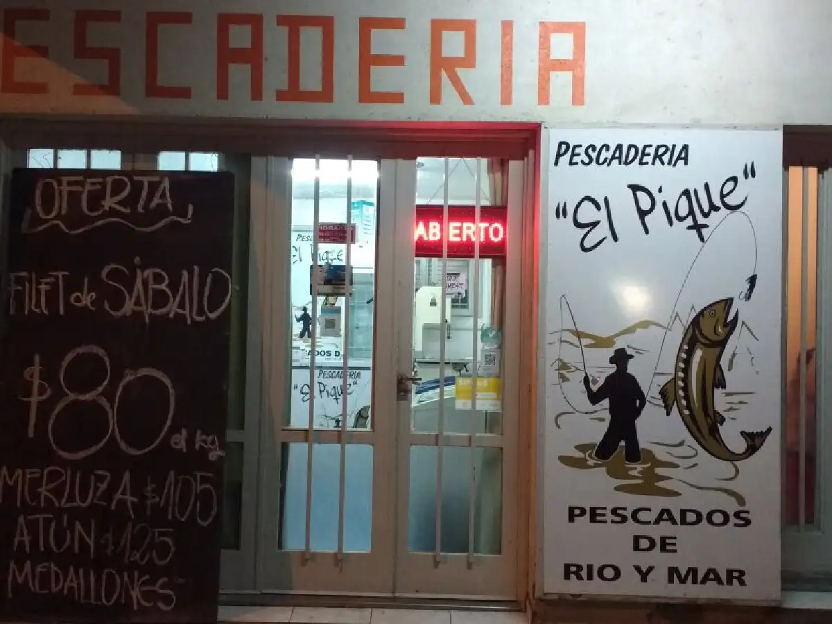 A punta de pistola asaltaron una pescadería en barrio Sarmiento 