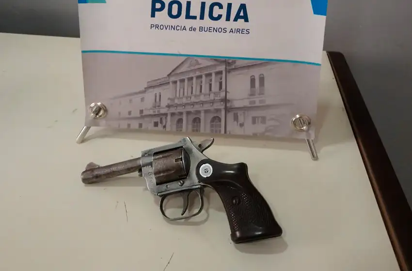 En Bosque Grande con un revólver robado en el bolsillo