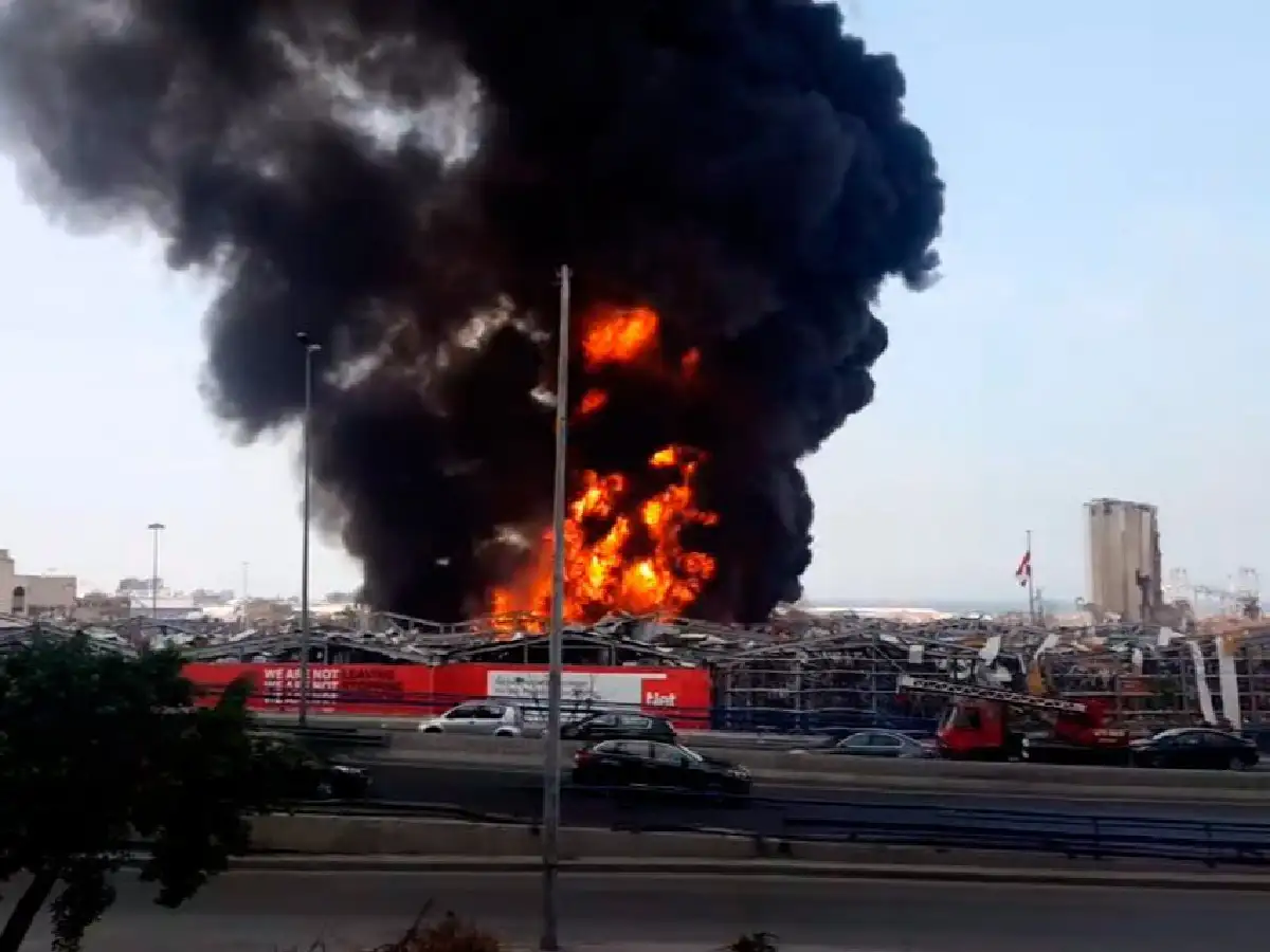 Nuevo incendio fuera de control en el puerto de Beirut a un mes de la explosión que dejó casi 200 muertos