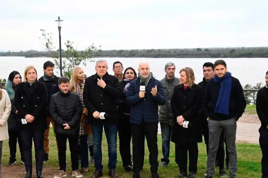 Larreta estuvo acompañado por su compañero de fórmula, Gerardo Morales, y Maximiliano Pullaro.