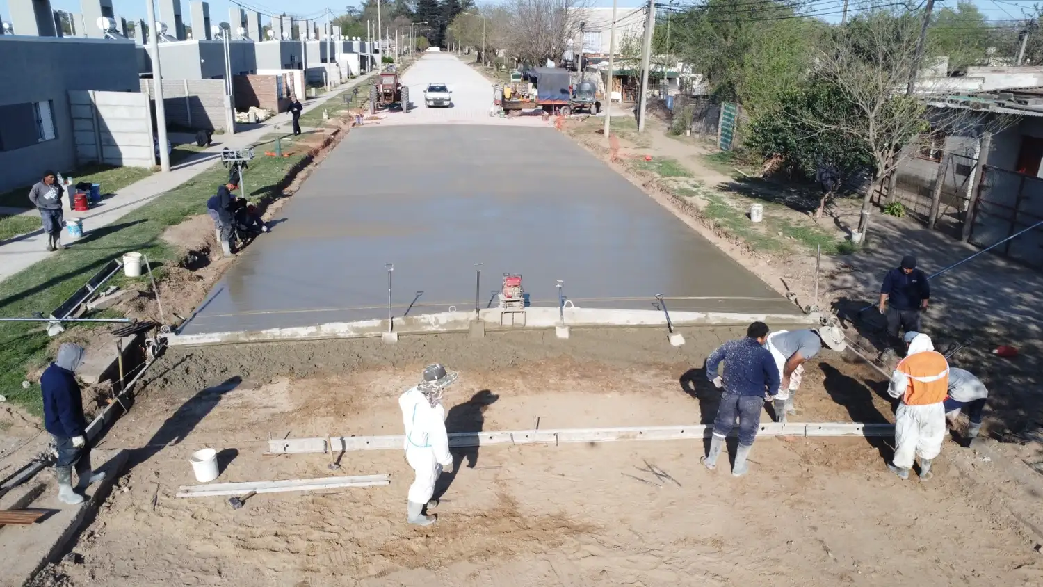 Una nueva cuadra de pavimento para el barrio Alejandro Gutiérrez.