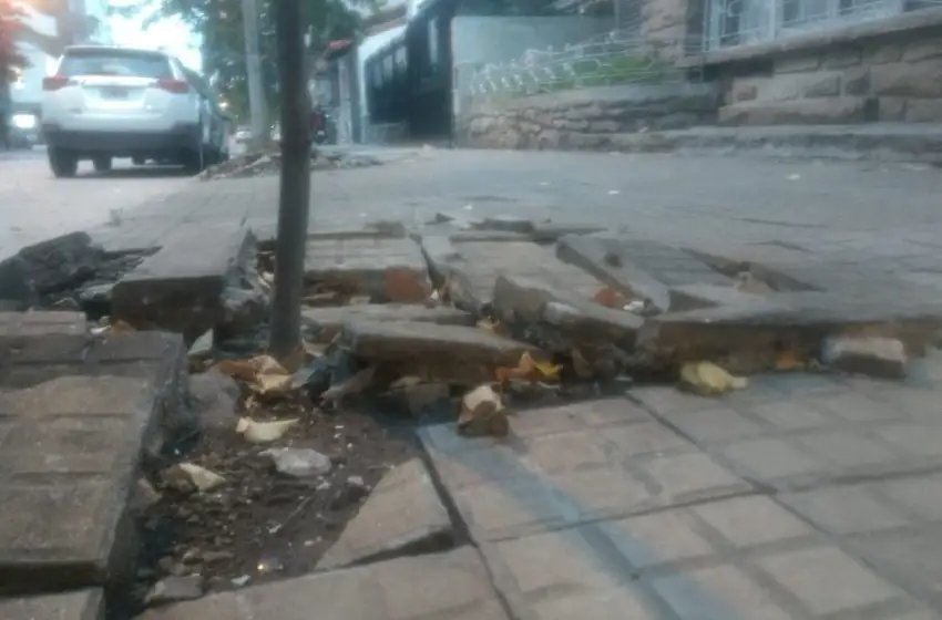 Intimaron a 1800 vecinos a arreglar las veredas de sus casas