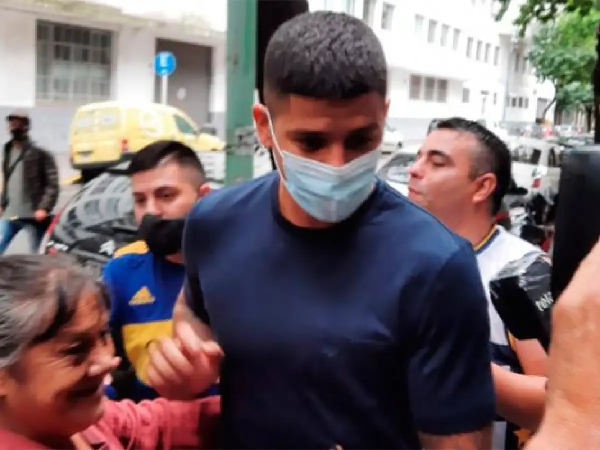 Rojo firmó su contrato con Boca