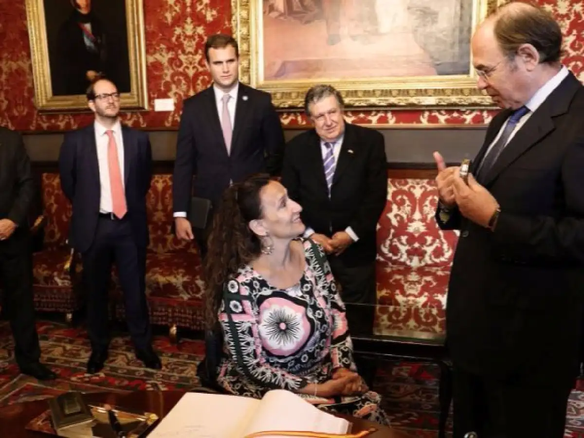 Michetti fue recibida en el Senado español y mañana visitará al rey Felipe