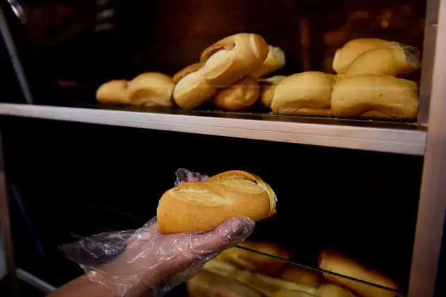 Rosario: Clausuraron unos 200 comercios que vendían pan