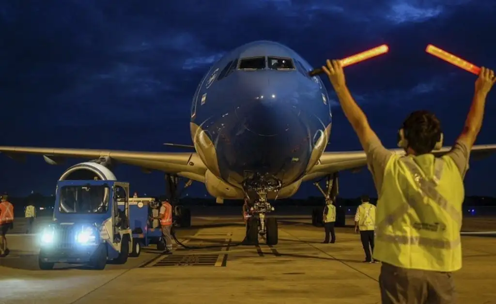 Esta madrugada partió hacia Moscú avión de Aerolíneas para traer más vacunas