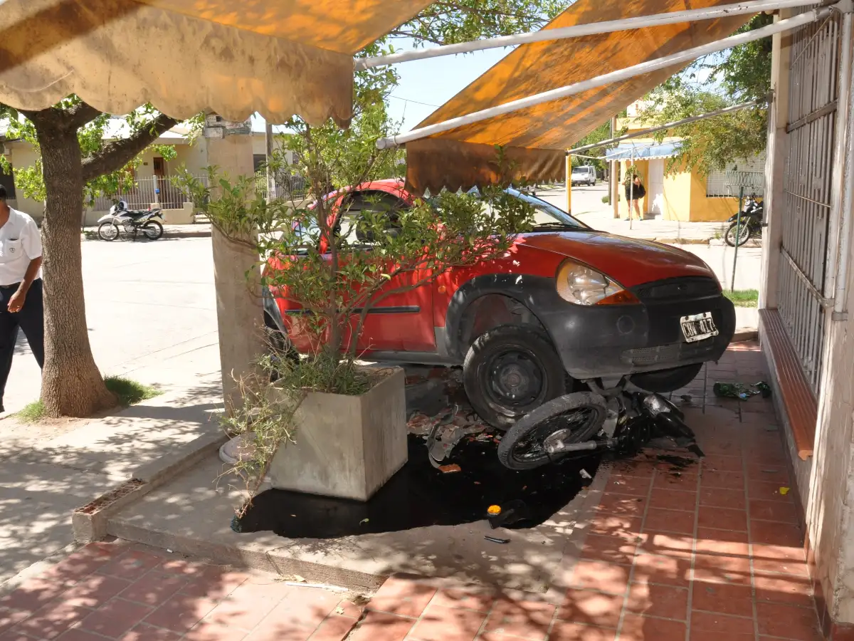 Espectacular accidente en barrio 9 de Septiembre.