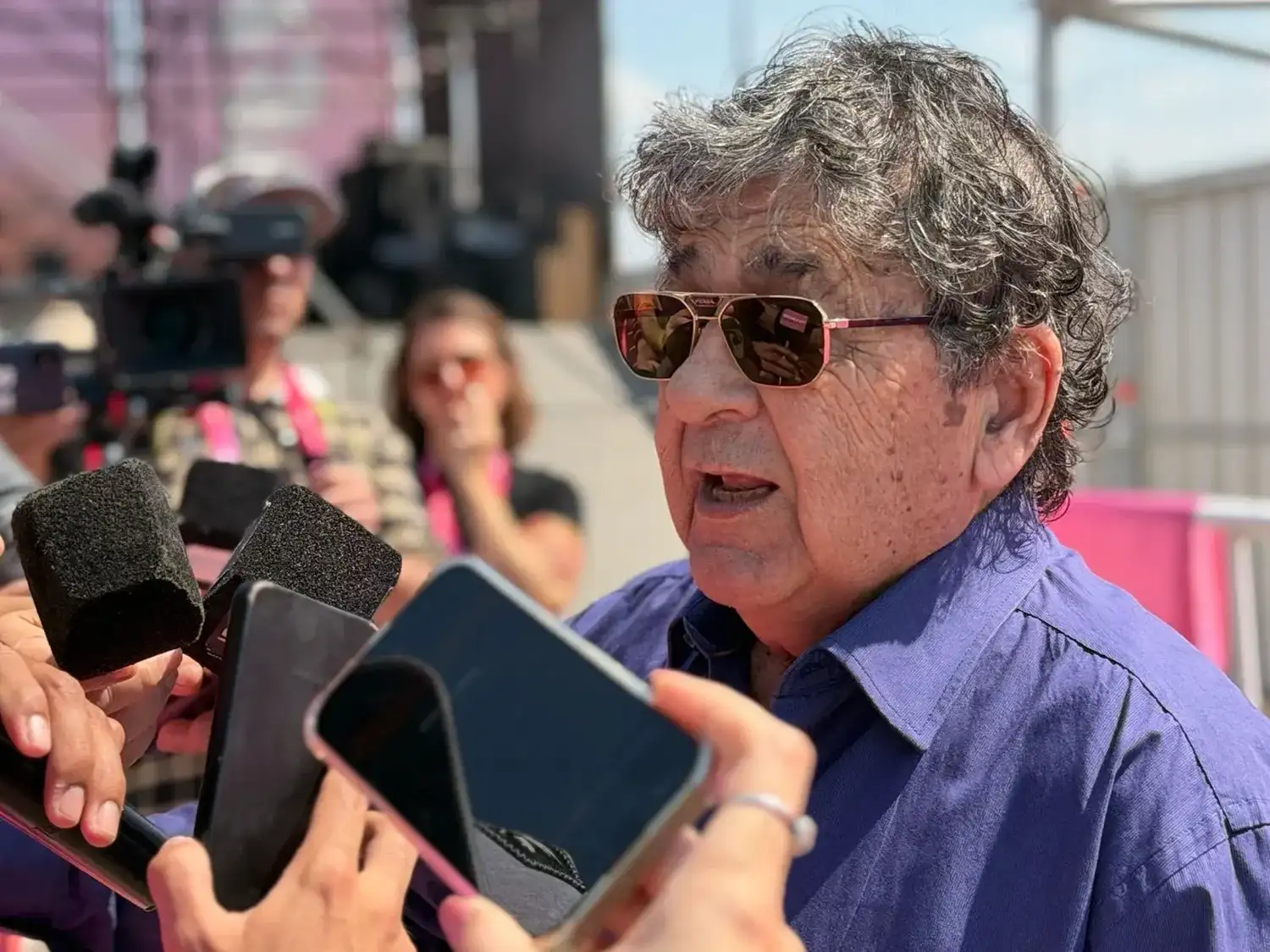 Cacho Deicas, exlíder de Los Palmeras, brindó declaraciones a la prensa, antes del cierre del evento deportivo.