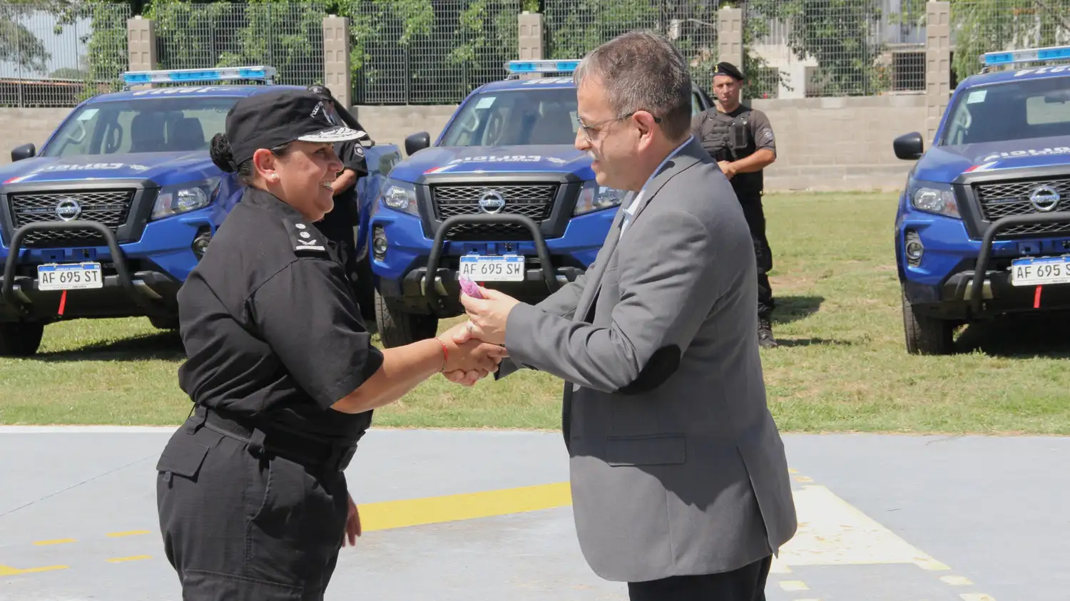 La provincia de Santa Fe entregó camionetas 4×4 y equipamiento para la Policía