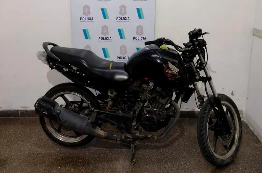 Andaba con una moto que fue utilizada en un robo: lo detuvieron