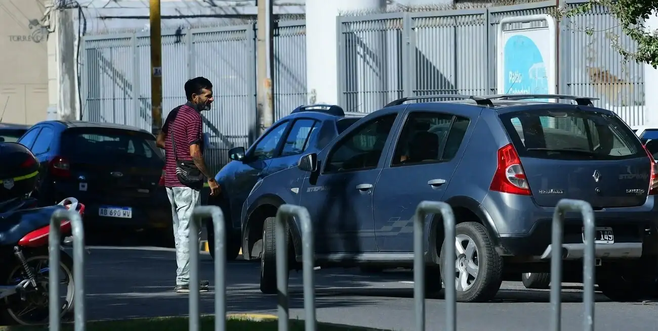 Quedó promulgada la ley que modificara el Código de Faltas para prohibir la actividad de "trapitos". Créditos: Flavio Raina