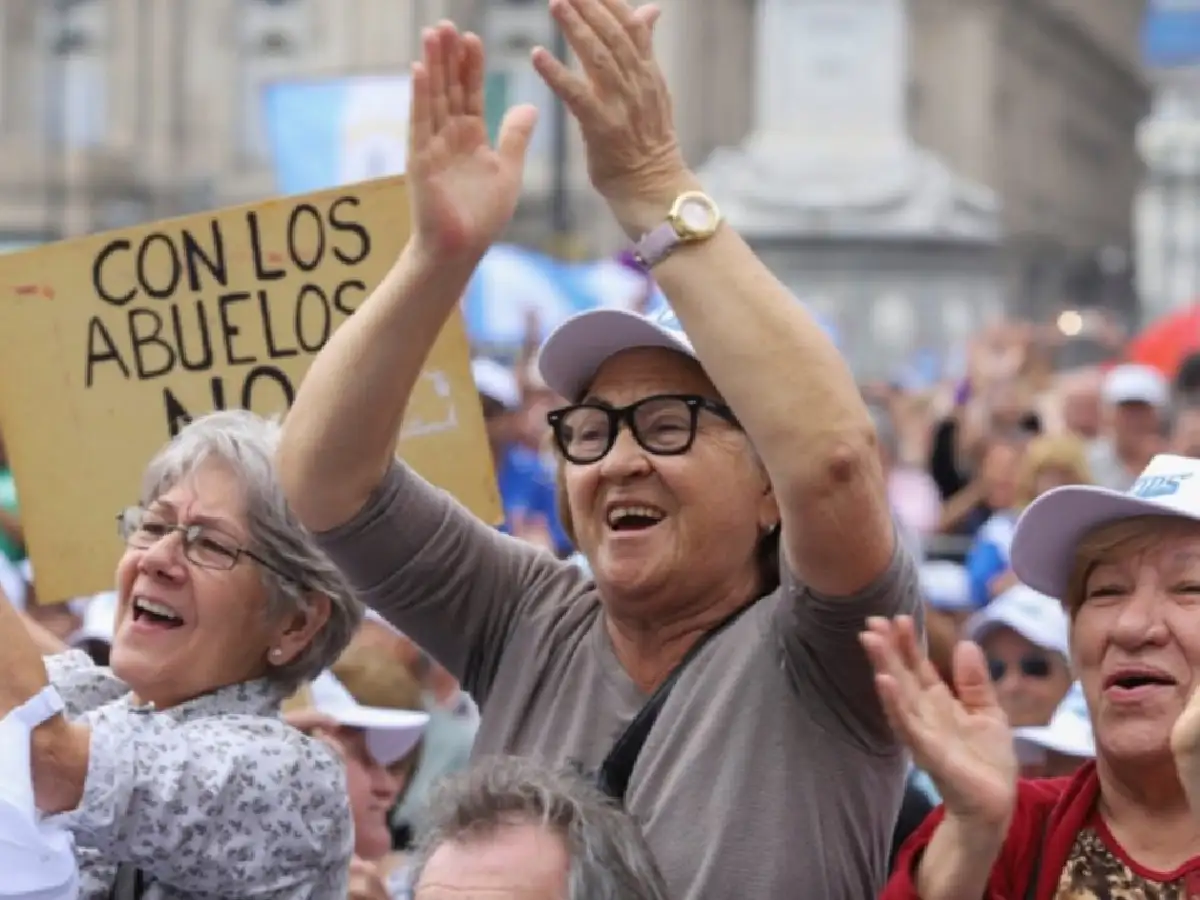 Anuncian un bono de $5.000 para jubilados en diciembre y enero