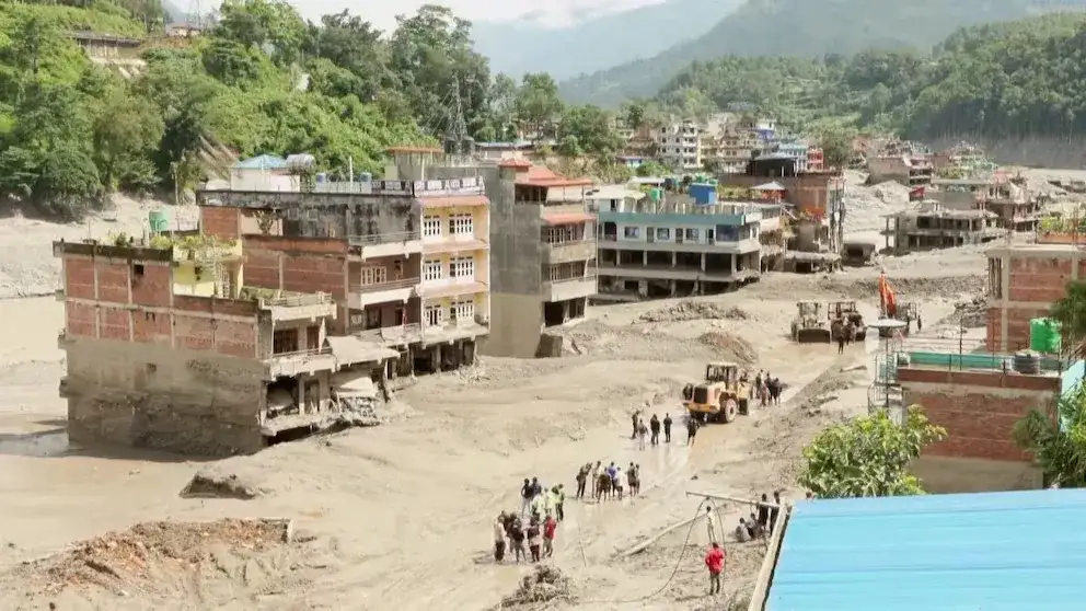 Nepal, asolado por la riada que afectó a ese país asiático, elevó este domingo la cifra de víctimas fatales