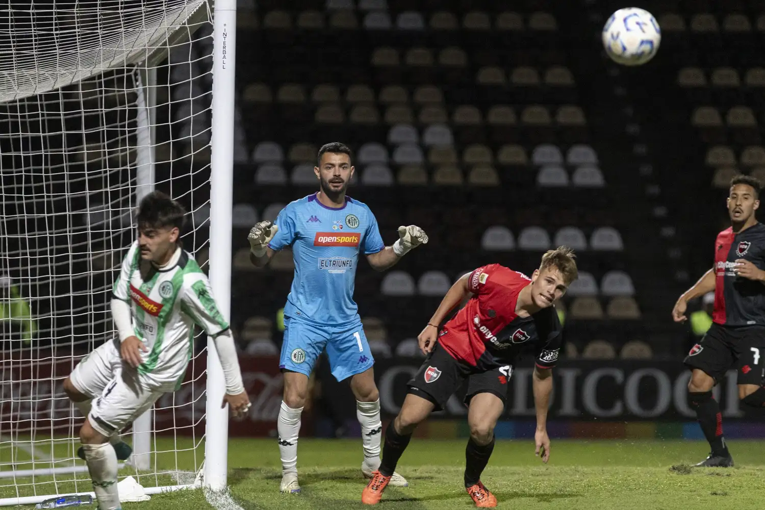 Kimberley lo aguantó pero Newells se lo llevó por penales