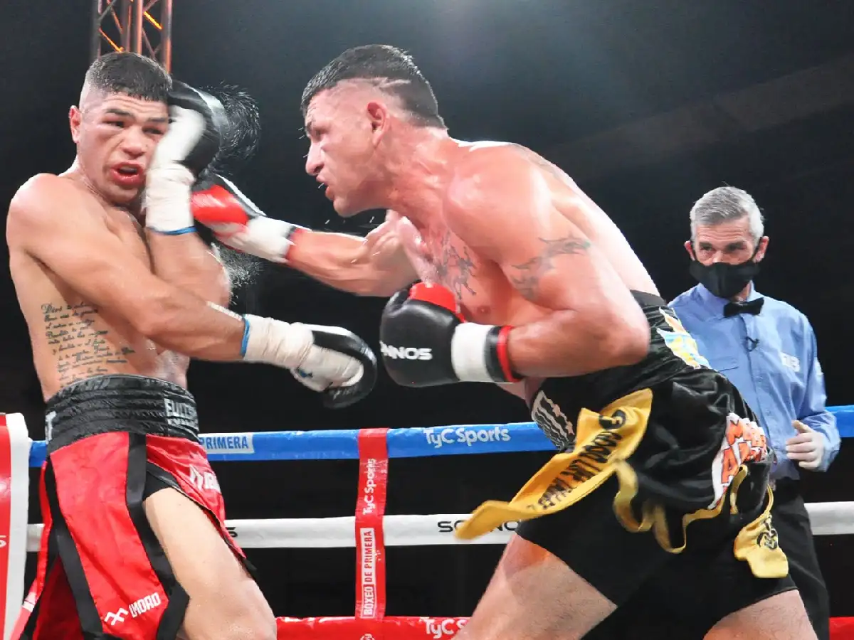 Con su exquisito boxeo, Cóceres superó a Papeschi