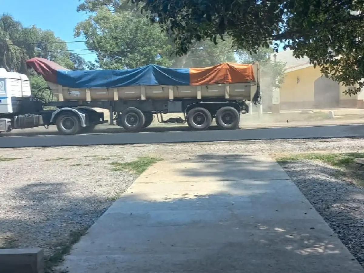 Luxardo celebra la repavimentación del acceso al pueblo    