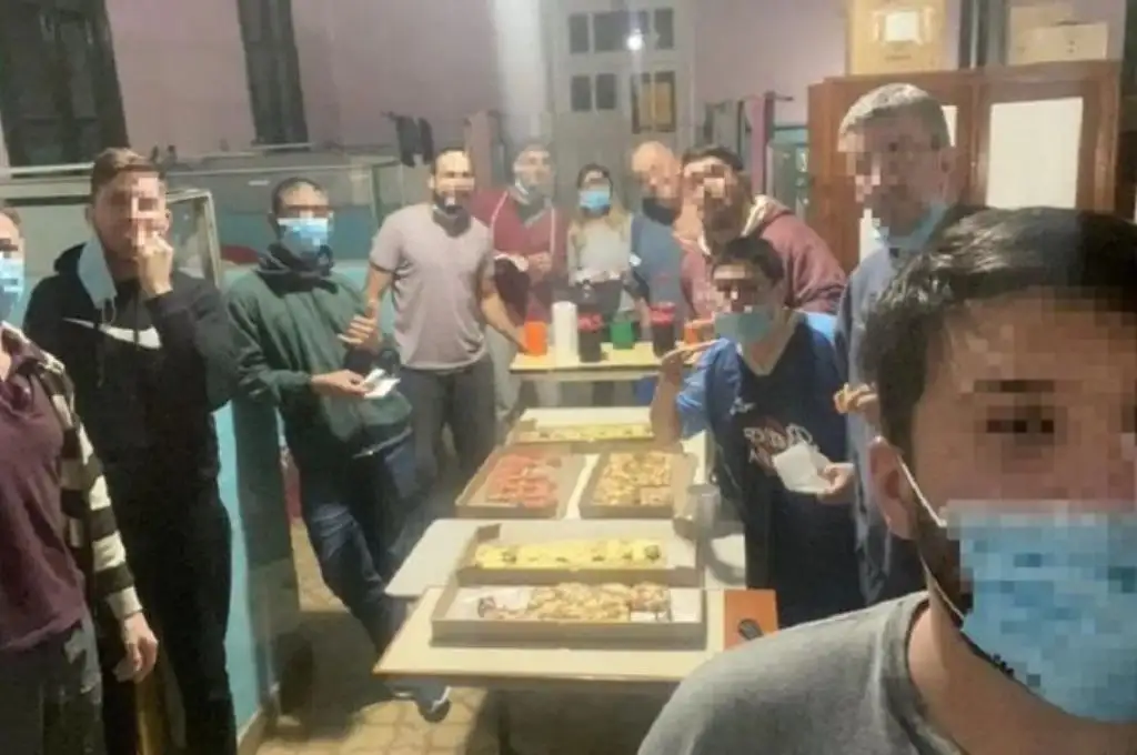 Los entrerrianos que compartieron un mate comieron pizza en el hospital