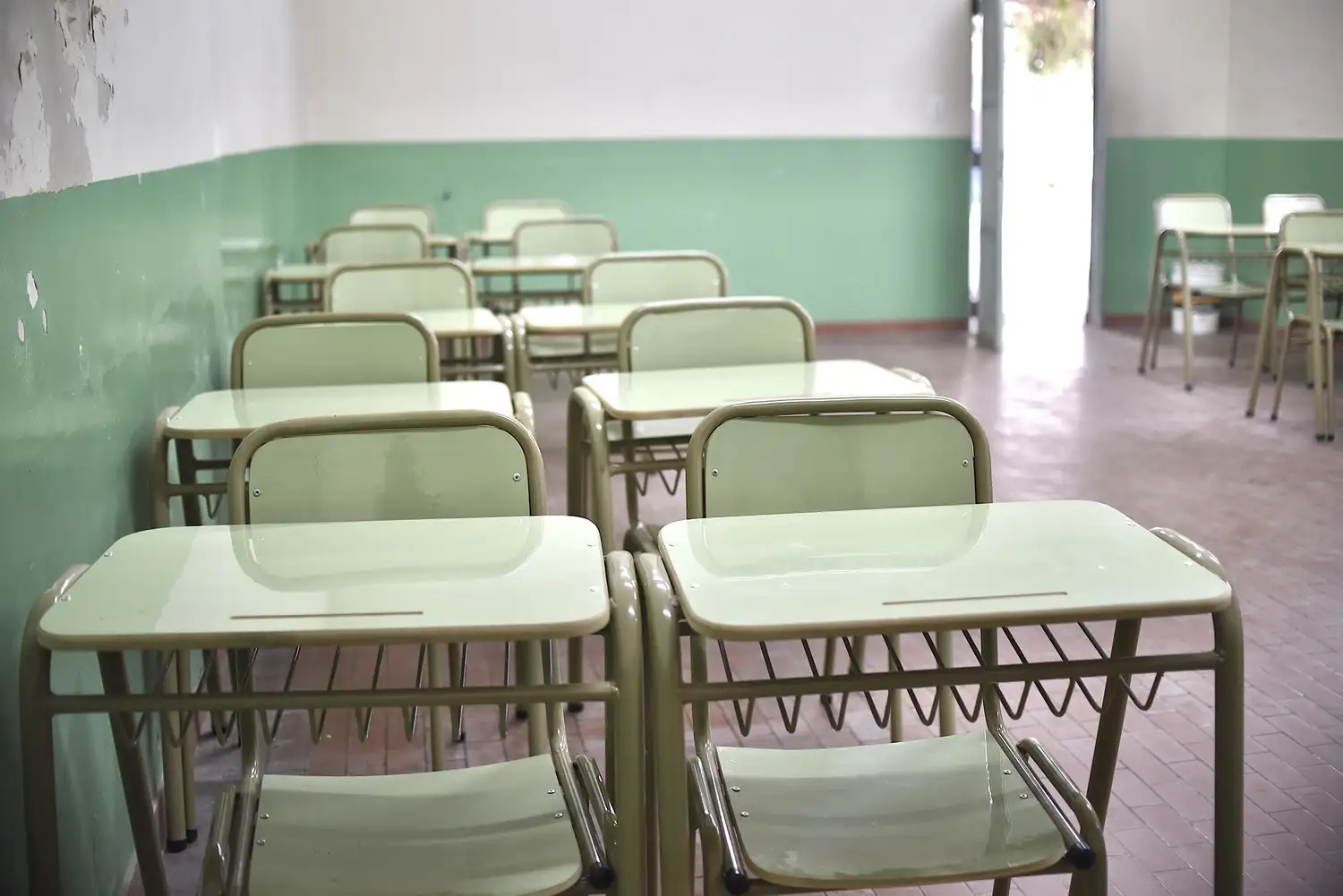 A través del FAE, se entregó mobiliario a la Escuela Domingo Silva