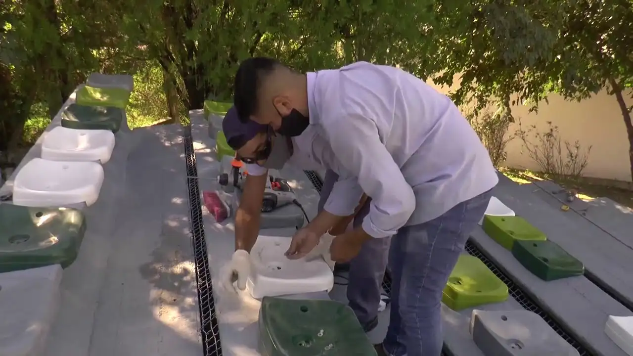 Colocan las butacas en el Anfiteatro del Parque Sur