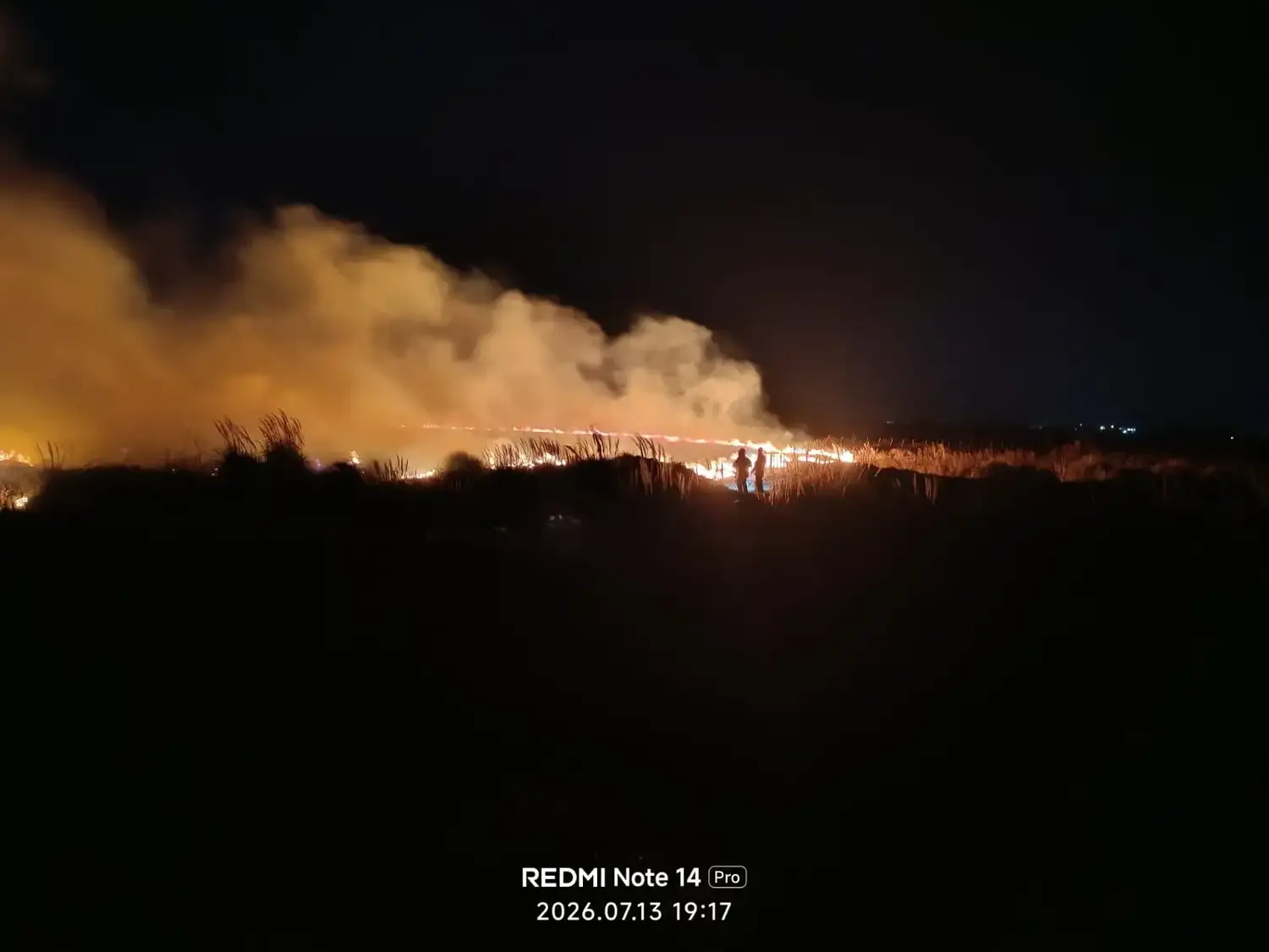 El incendio se registró apena cayó el sol.
