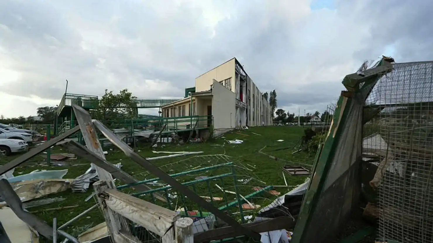 Un tornado de categoría EF-2 provocó graves destrozos en el Colegio Tricahue, ubicado en la comuna chilena de Requínoa.