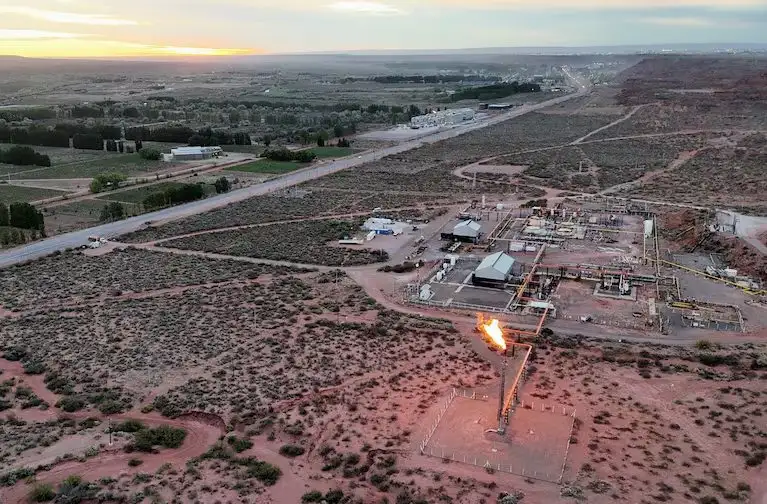La potencia del estallido habría provocado además la dispersión de esquirlas a distancias superiores a los mil metros.