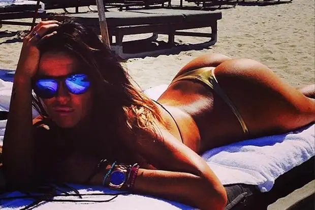 Los “sacrificados” días de playa de Karina Jelinek en Miami