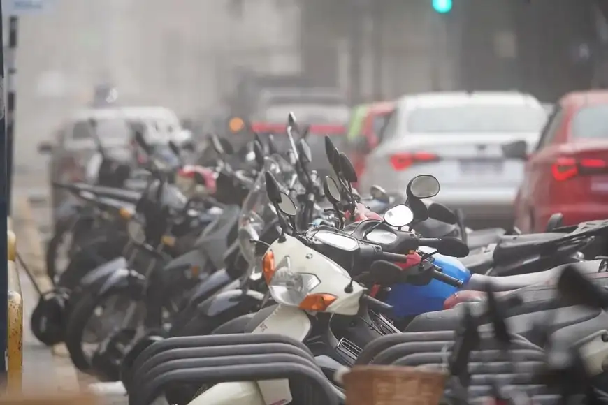 Motos