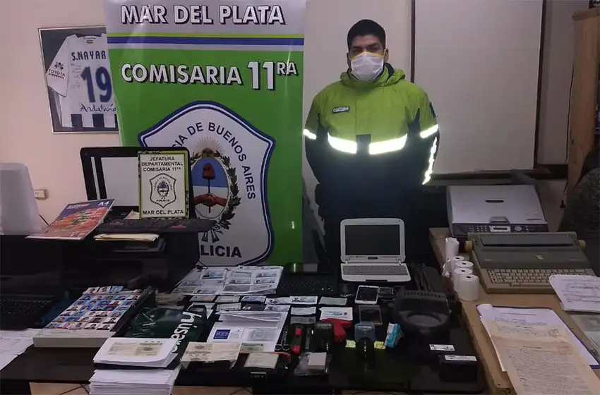 Doble allanamiento por robo de camionetas y falsificación de licencias de conducir