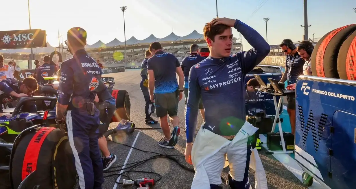 Un domingo que parecía ser positivo se terminó por complicar tras el toque de Piastri, dejando al piloto argentino con las manos vacías y arruinando su última carrera en Fórmula 1.