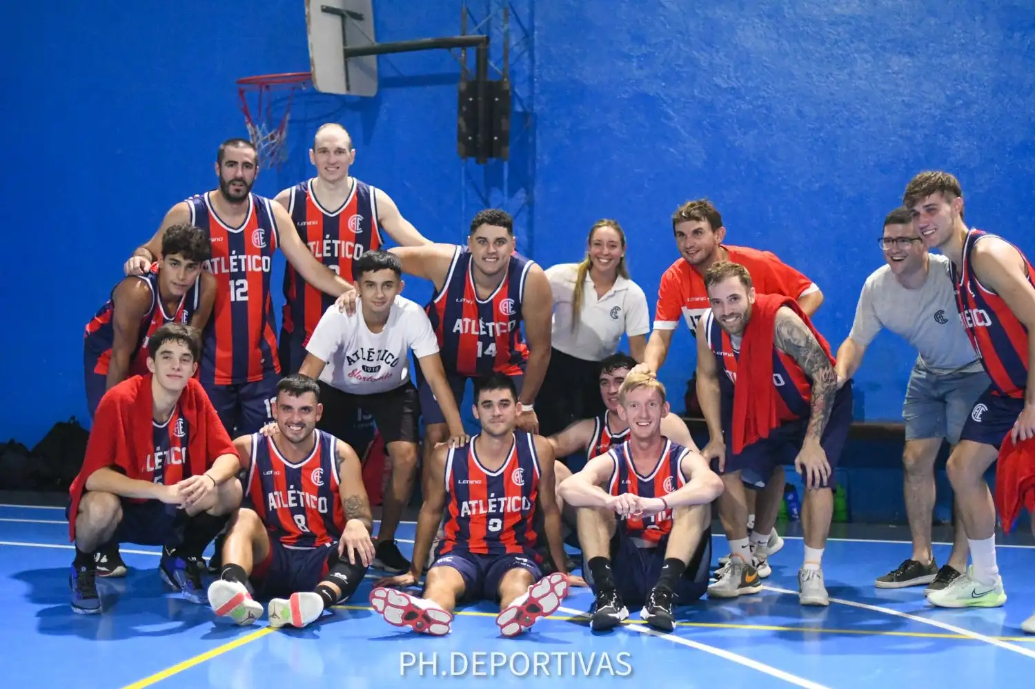 El Rojo volvió a ganar y se subió a lo más alto del Grupo B. Foto: Lola Calace.
