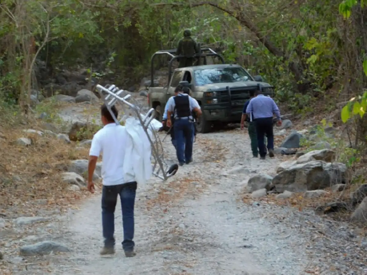 Hallaron 14 cadáveres en fosas comunes en Jalisco, México