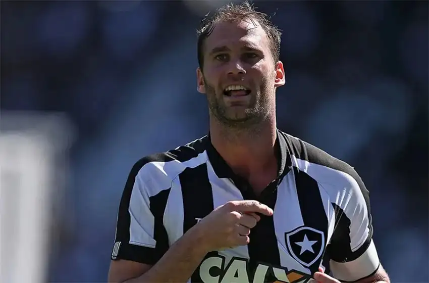 Joel Carli llegará esta noche a Mar del Plata