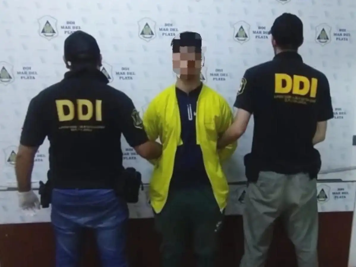 Se secuestraron 12 envoltorios de cocaína (2,51 gramos), $311.000 en efectivo y nueve teléfonos celulares.