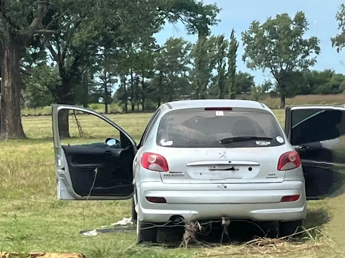El auto donde fue encontrado sin vida César Payrú.