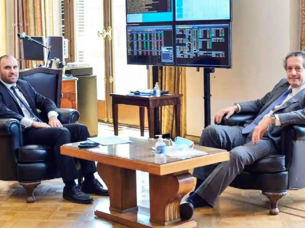 El BCRA elevó la tasa de interés a 47% y Pesce también le apuntó a Guzmán