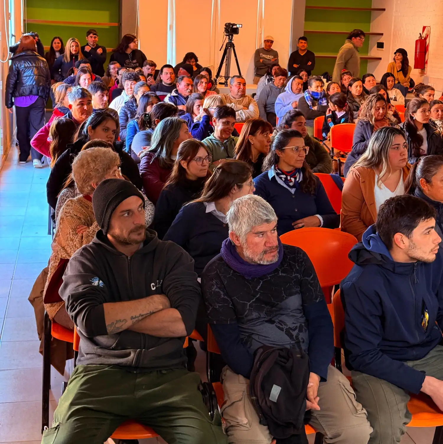 Cerca de 100 familias se inscribieron para formar parte del sorteo.