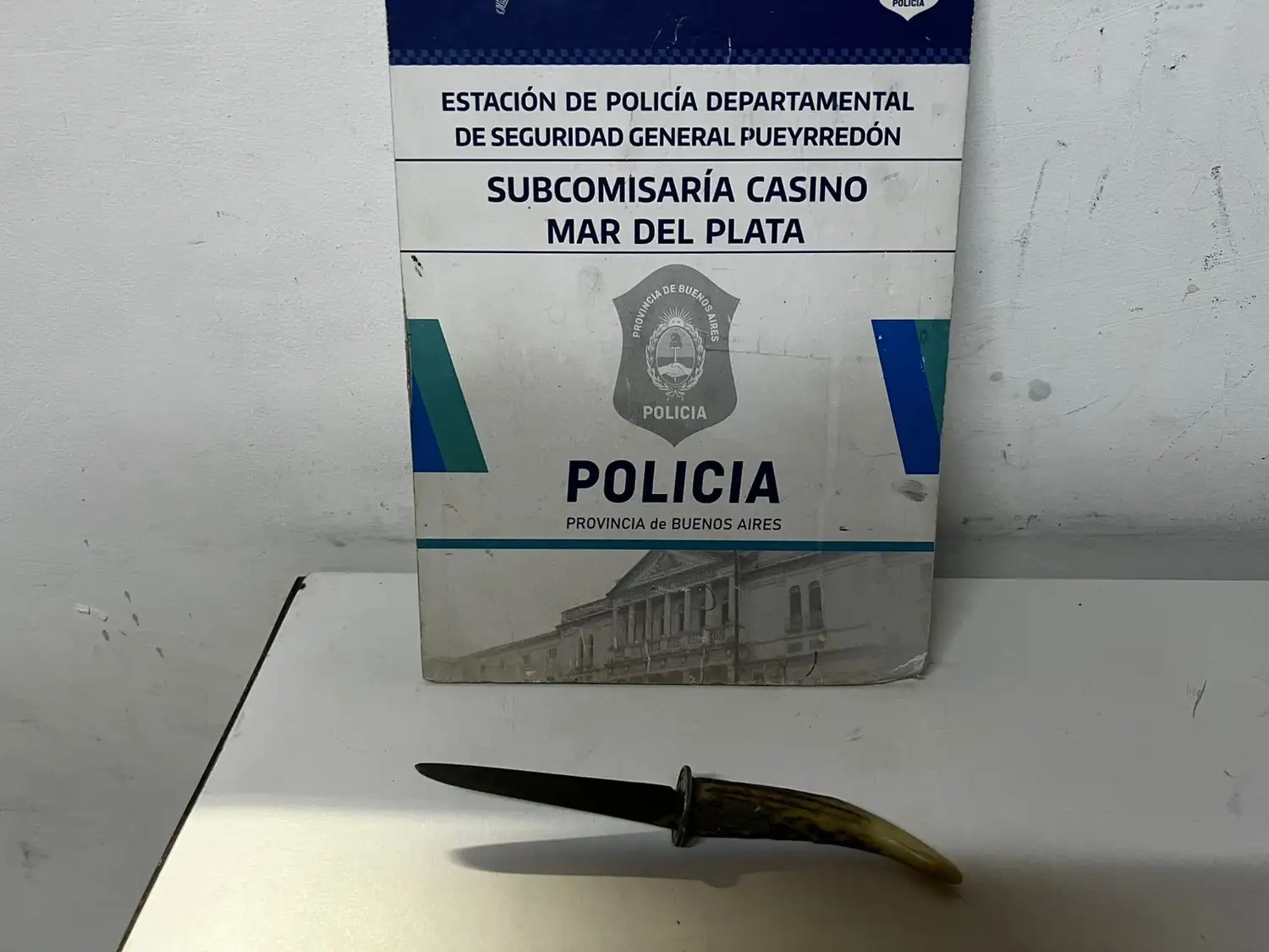 Durante el procedimiento, los efectivos secuestraron el arma utilizada: un cuchillo artesanal con mango de cuerno, elemento clave para la causa.