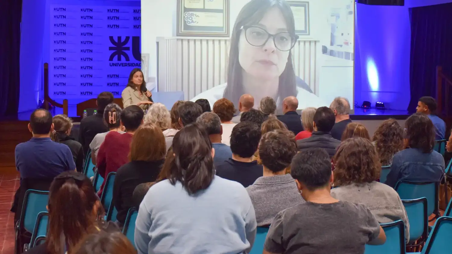 Silvana Turner, , investigadora del Equipo Argentino de Antropología Forense. Charla en UTN - 2