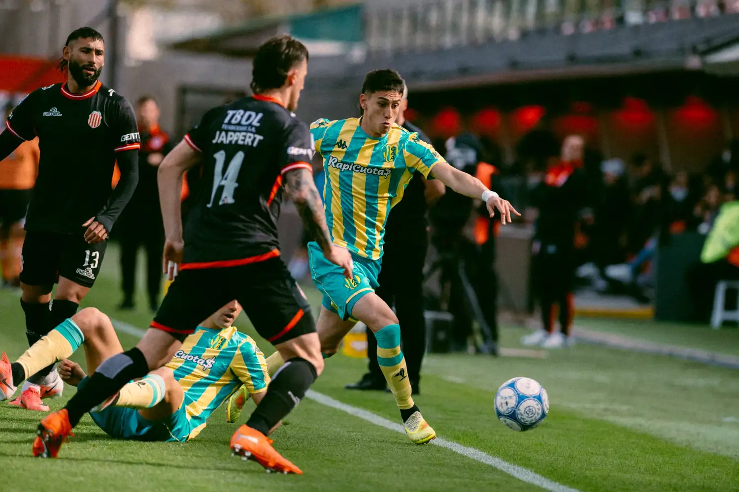 Aldosivi volvió a quedarse con las manos vacías y cayó ante Barracas Central