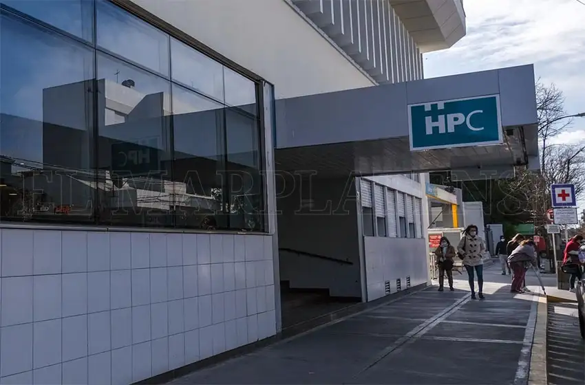 Una trabajadora de la salud con COVID-19 fue internada en el HPC