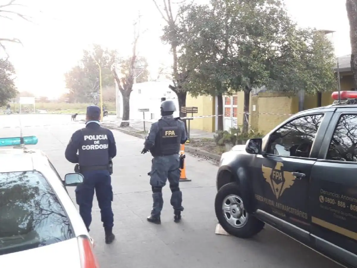 Secuestran droga y detienen a un hombre en barrio Jardín